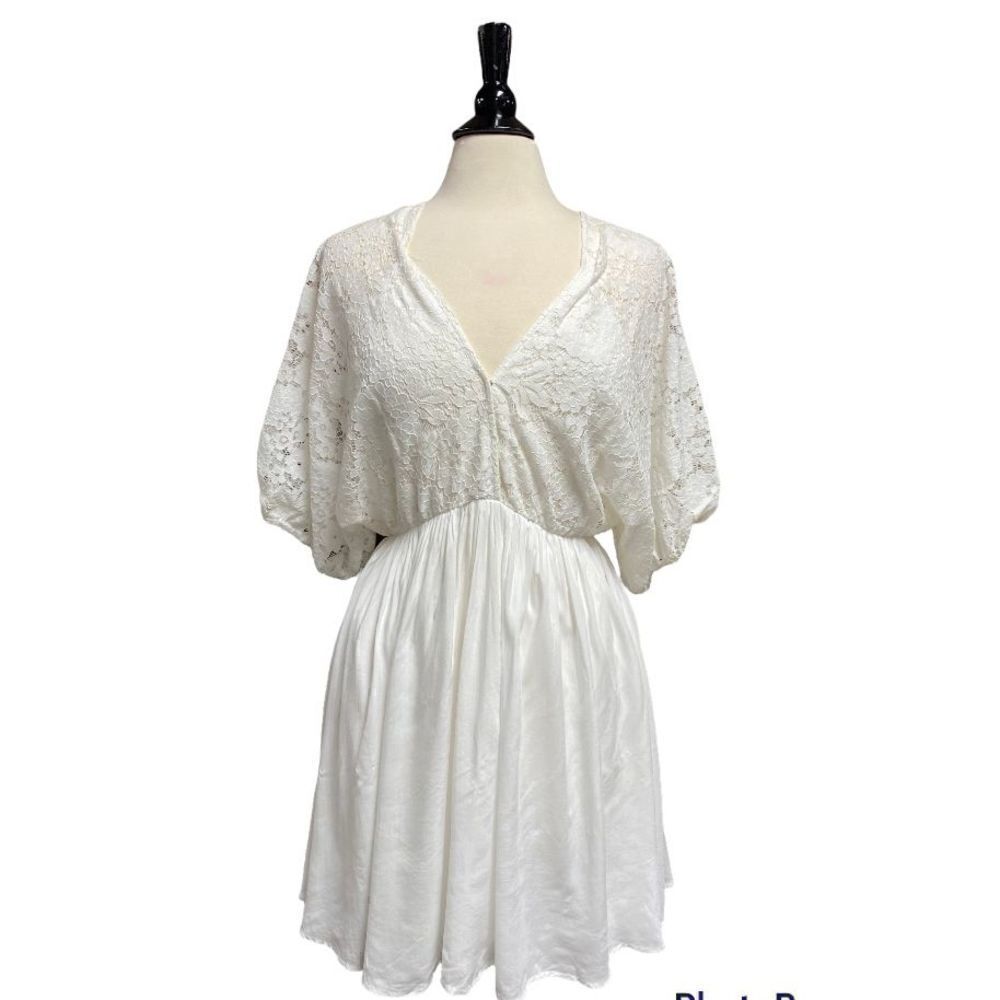 Aakaa Lace Short Sleeve Dress Size Small